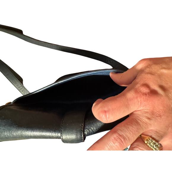 Brighton vintage crossbody bag in navy leather - Picture 5 of 8